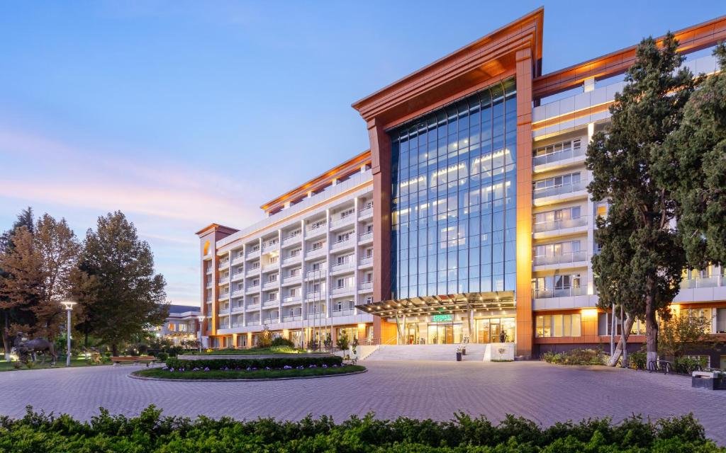 Санаторий Чинар (Chinar Hotel Spa Naftalan)